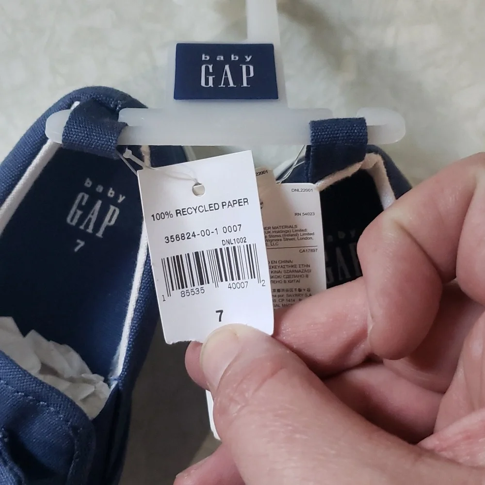 NWT Baby Gap Shark Shoes size‎ 7